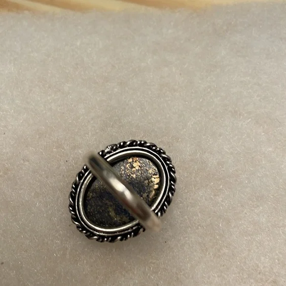 Size 7-7.5 blue Lapis Lazuli and sterling silver ring - Picture 5 of 7